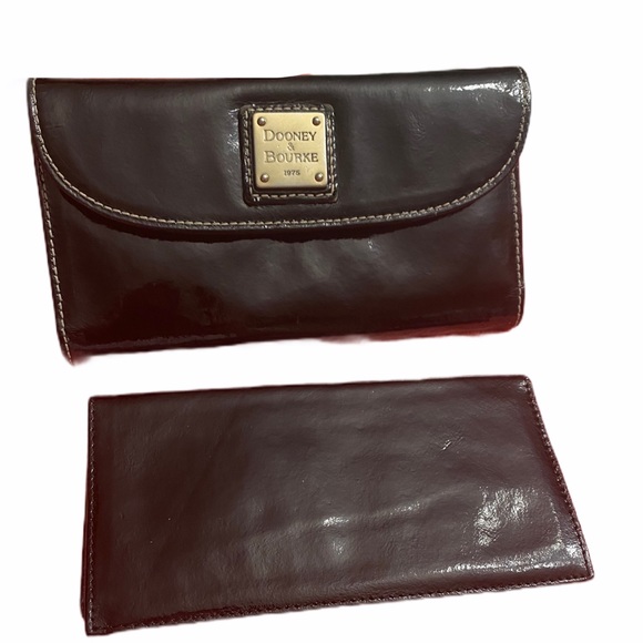 dooney and bourke patent leather wallet